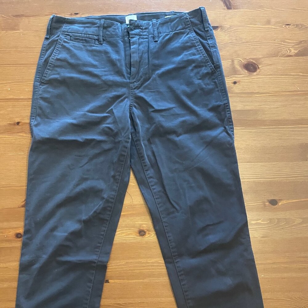 Gap Straight Khaki – Size 4 Petite